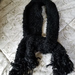Knit yarn scarf